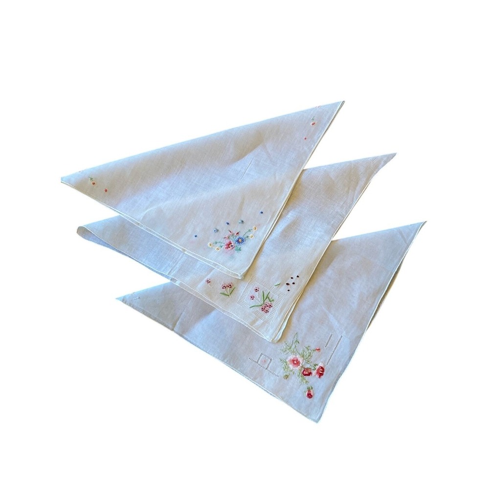 Vintage White Embroidered Floral Handkerchiefs - Set of 3 Feminine Romantic